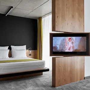 Adella Boutique - Free Secured Parking Hotel de apartamente